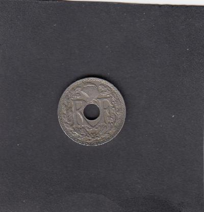 Beschrijving: 10 Centimes HOLE